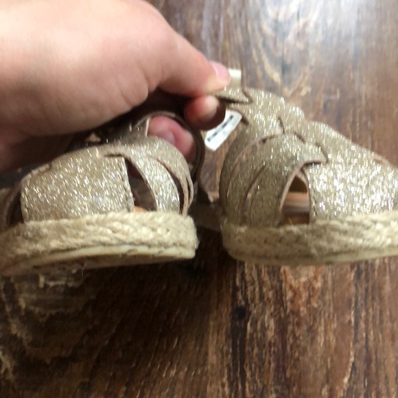 OshKosh glittery gold sandals, size 5 - Picture 4 of 5